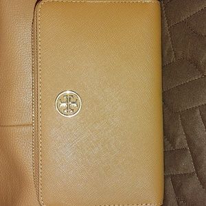 Small Tory Burch wallet
